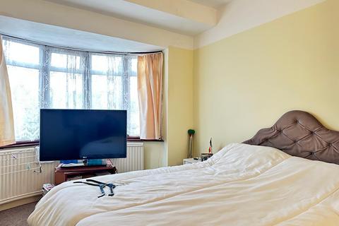 28 Southland Way, Hounslow, TW3 2RH