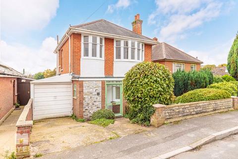 4 bedroom detached house to rent, Parley Road, Bournemouth, BH9