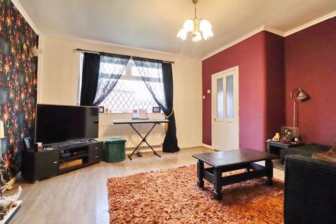 3 bedroom end of terrace house for sale, Kingswood Road, Manchester M30