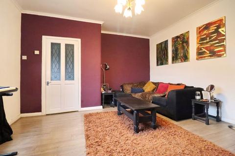 3 bedroom end of terrace house for sale, Kingswood Road, Manchester M30