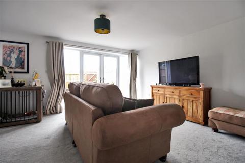 3 bedroom property for sale, Essex Close, Bordon