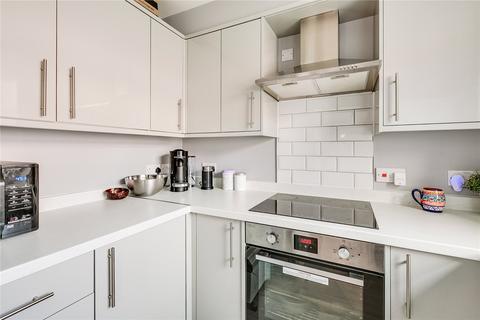 Studio to rent, Macmillan Way, London SW17