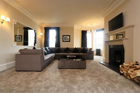 2 bedroom flat to rent, Montgomery Drive, Giffnock, G46