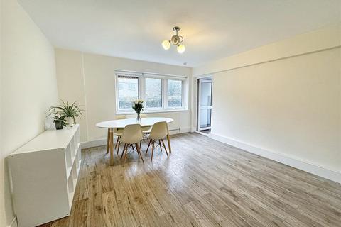 2 bedroom flat for sale, Windsor Road, London