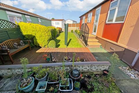 3 bedroom mobile home for sale, Lower Dunton Road, Brentwood, Essex