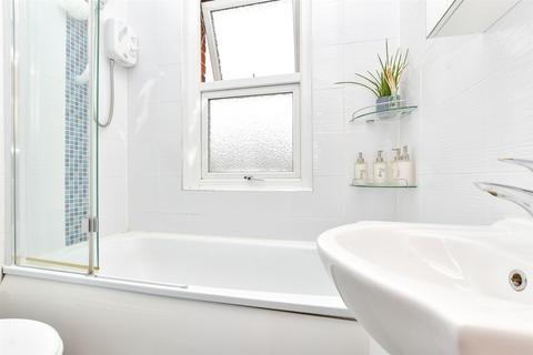 40 Brighton Road, Horley, RH6 7HD