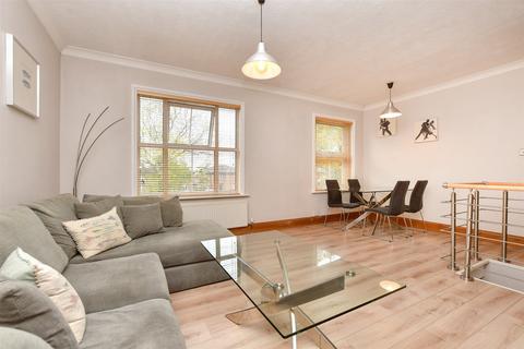 2 bedroom maisonette for sale, Brighton Road, Horley, Surrey