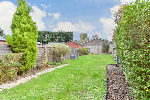 40 Brighton Road, Horley, RH6 7HD