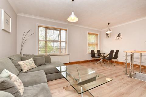 40 Brighton Road, Horley, RH6 7HD
