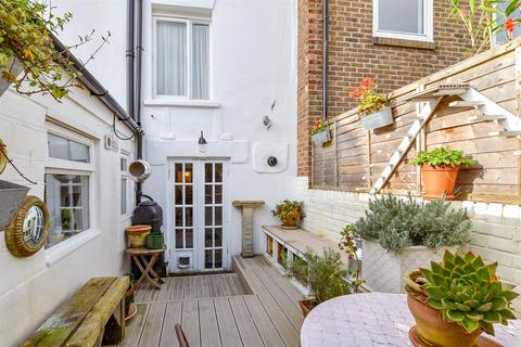 3 bedroom character property for sale, Upper Gardner Street, Brighton, East Sussex