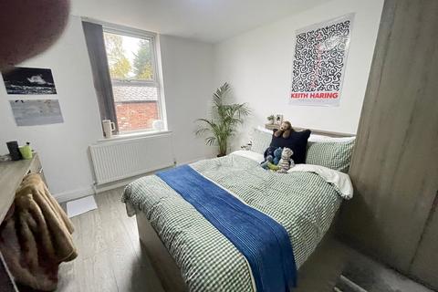 6 bedroom terraced house to rent, Westbourne Road, Manchester M14