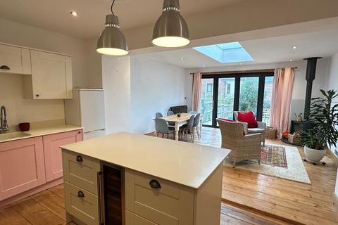 8 Mill Road, Steyning, BN44 3LN