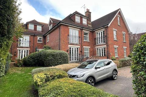 2 bedroom flat for sale, Goring Court, Bramber Road, Steyning, West Sussex, BN44 3QJ