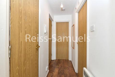 1 bedroom apartment to rent, Ambassador Square, London E14