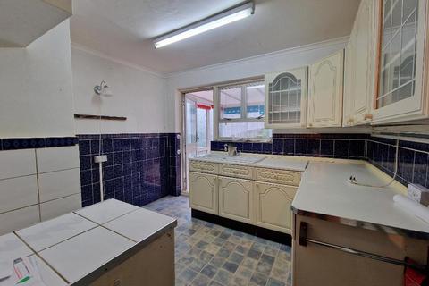 2 bedroom detached house for sale, Vaughan Close, Rochford, Essex, SS4 1TL