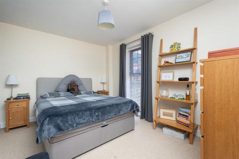 2 bedroom flat for sale, Esparto Way, Dartford, Kent