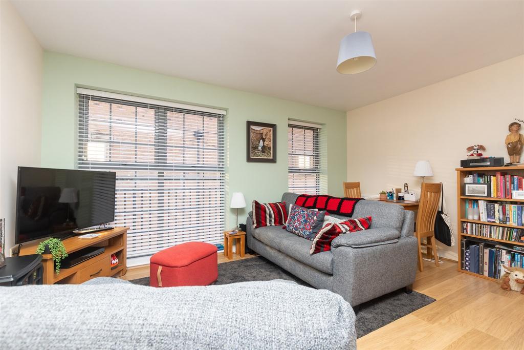 Kitchen/Lounge Area