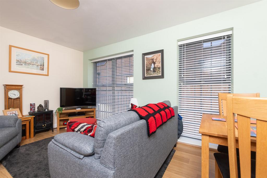 Kitchen/Lounge Area