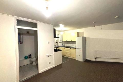 2 bedroom flat to rent, Stonebridge Road, London N15