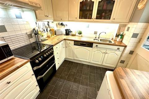 3 bedroom terraced house for sale, Kingfisher Close, Durrington, Worthing, West Sussex, BN13 2TX