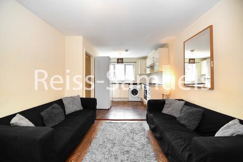 3 bedroom apartment to rent, Ambassador Square, London E14