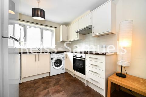 3 bedroom apartment to rent, Ambassador Square, London E14