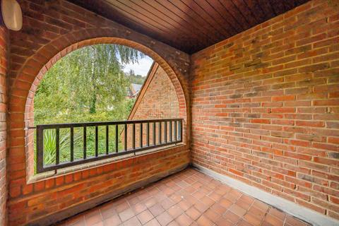 2 bedroom apartment for sale, Kingsmead Road, High Wycombe, Buckinghamshire