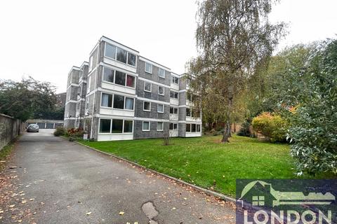 2 bedroom flat for sale, Queens Ride, Barnes, London SW13