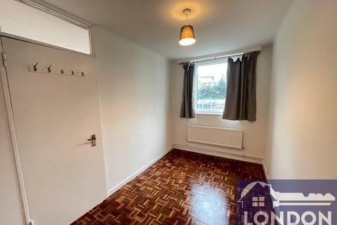 2 bedroom flat for sale, Queens Ride, Barnes, London SW13