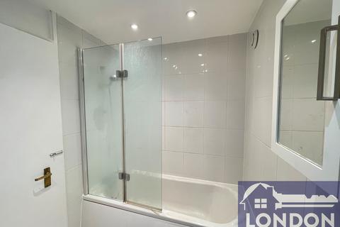 2 bedroom flat for sale, Queens Ride, Barnes, London SW13