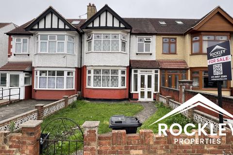 3 bedroom terraced house for sale, Eastern Avenue, Gants Hill IG2