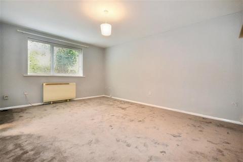 2 bedroom flat for sale, Longstanton Court, Valley Green, Hemel Hempstead