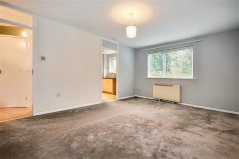 2 bedroom flat for sale, Longstanton Court, Valley Green, Hemel Hempstead