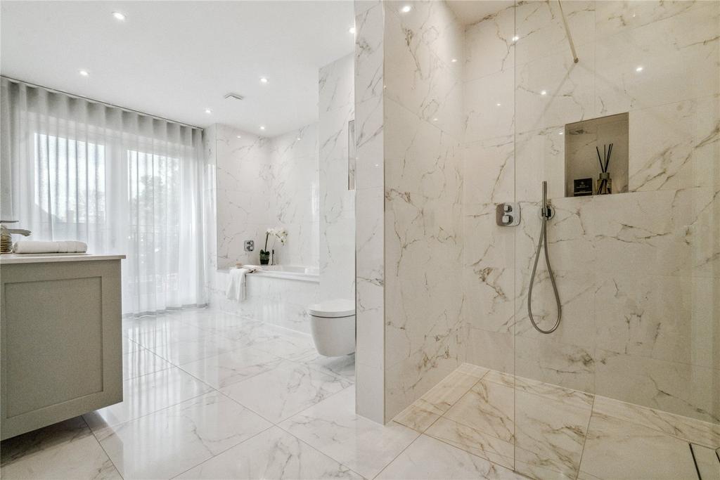 * Show Home En-Suite