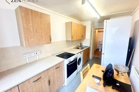 2 bedroom flat for sale, Gloucester Road, London N17