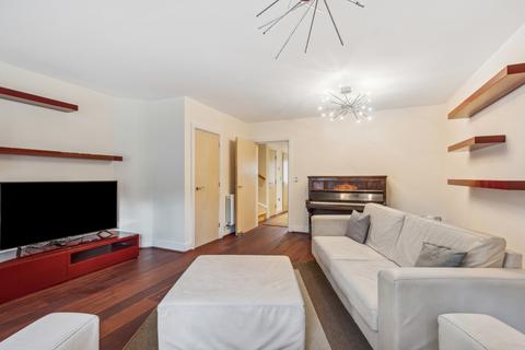 4 bedroom terraced house to rent, St Francis Place, Clapham South SW12