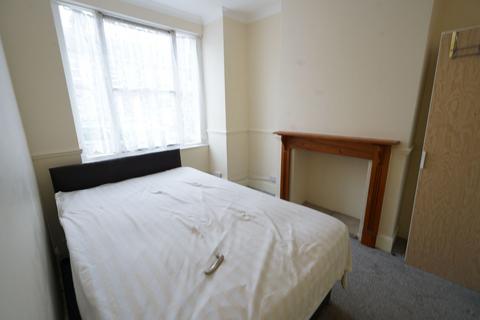 1 bedroom in a house share to rent, Parker Road, Grays