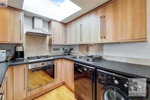 3 bedroom flat for sale, Blackheath Road, London, SE10