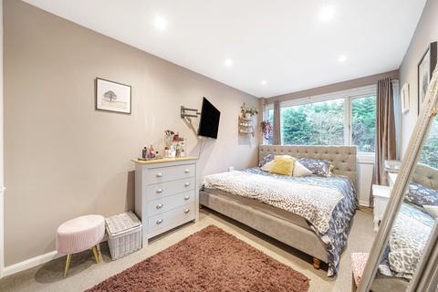 62 Brookfields Avenue, Mitcham, CR4 4BT