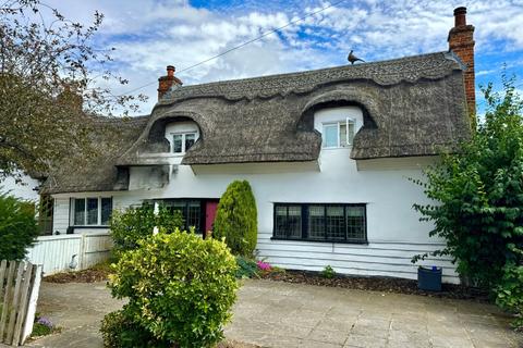 2 bedroom semi-detached house to rent, Cambridge Road, Essex CM24