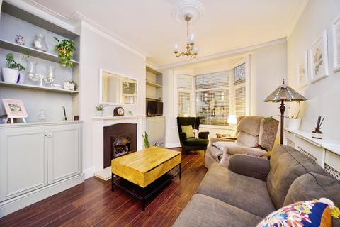 3 bedroom terraced house for sale, Hatherley Gardens, London E6