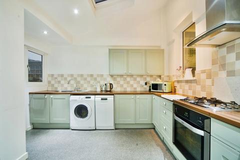 3 bedroom terraced house for sale, Hatherley Gardens, London E6