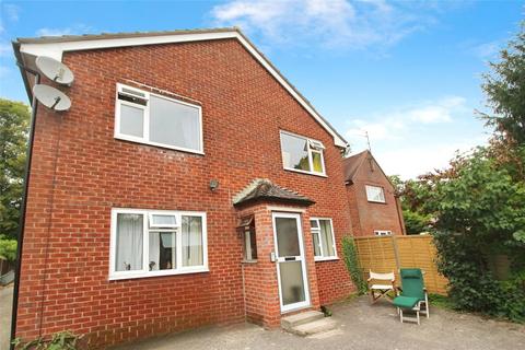 2 bedroom maisonette to rent, Darlington Road, Hampshire RG21