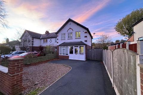 3 bedroom end of terrace house to rent, Stanhope Drive, Leeds LS18