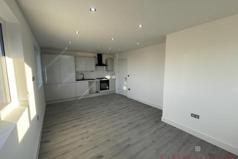 2 bedroom flat to rent, London IG6