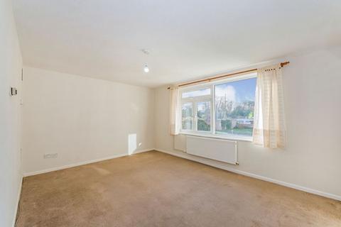 2 bedroom flat to rent, Stanley Road, Surrey SM2