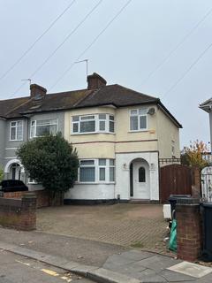 3 bedroom end of terrace house to rent, Park Lane, Chadwell Heath RM6