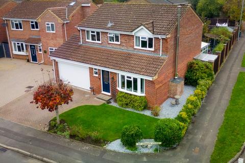 4 bedroom detached house for sale, St. Athan Close, Melksham SN12