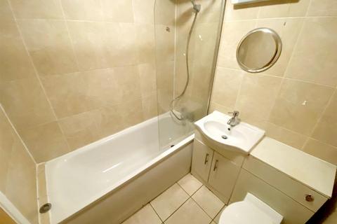 2 bedroom flat to rent, Stevenson Crescent, London