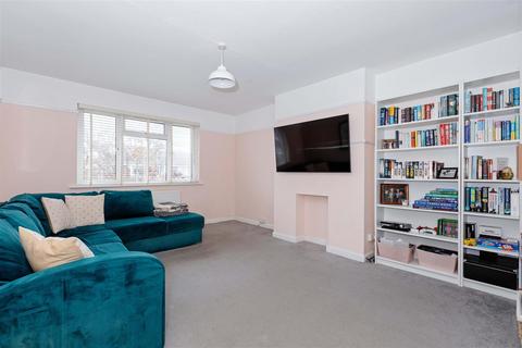 3 bedroom flat for sale, Southview Gardens, Worthing